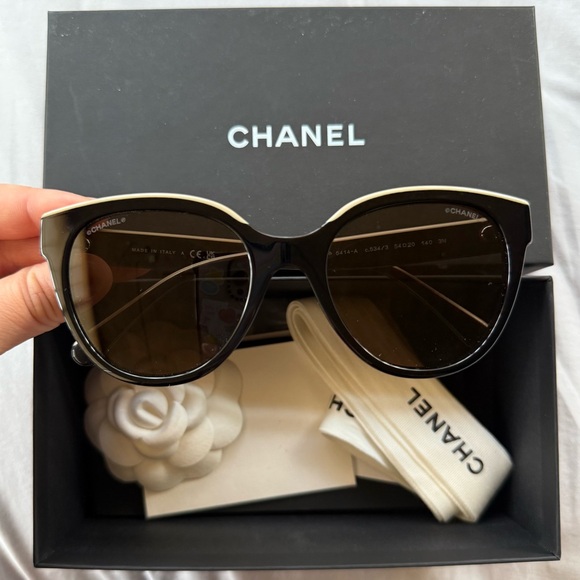 Chanel Ch5414-A C534/3 Brow Logo Sunglasses - Picture 1 of 8